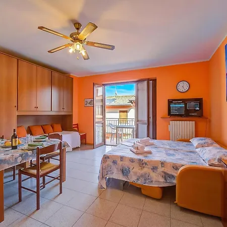 Peter's Cozy Studio-balcony+free Parking - Happy Apartamento